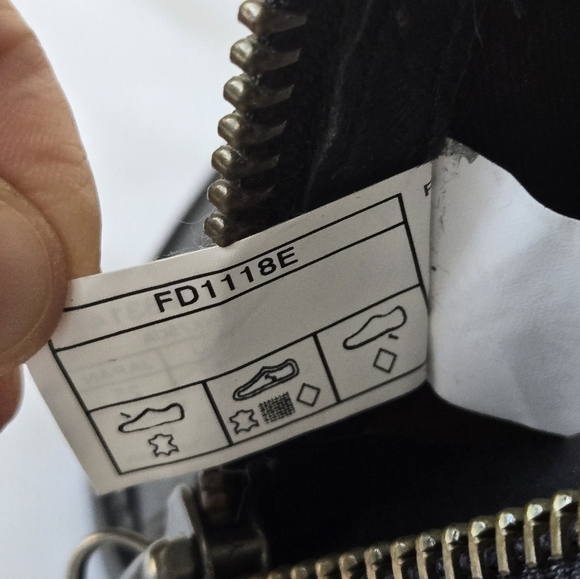 UGG Aureo Black Smooth Leather Ankle Zipper-Up Booties Size 8 - Picture 14 of 16